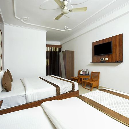 Airport Hotel Kiara - New Delhi Airport Exteriör bild