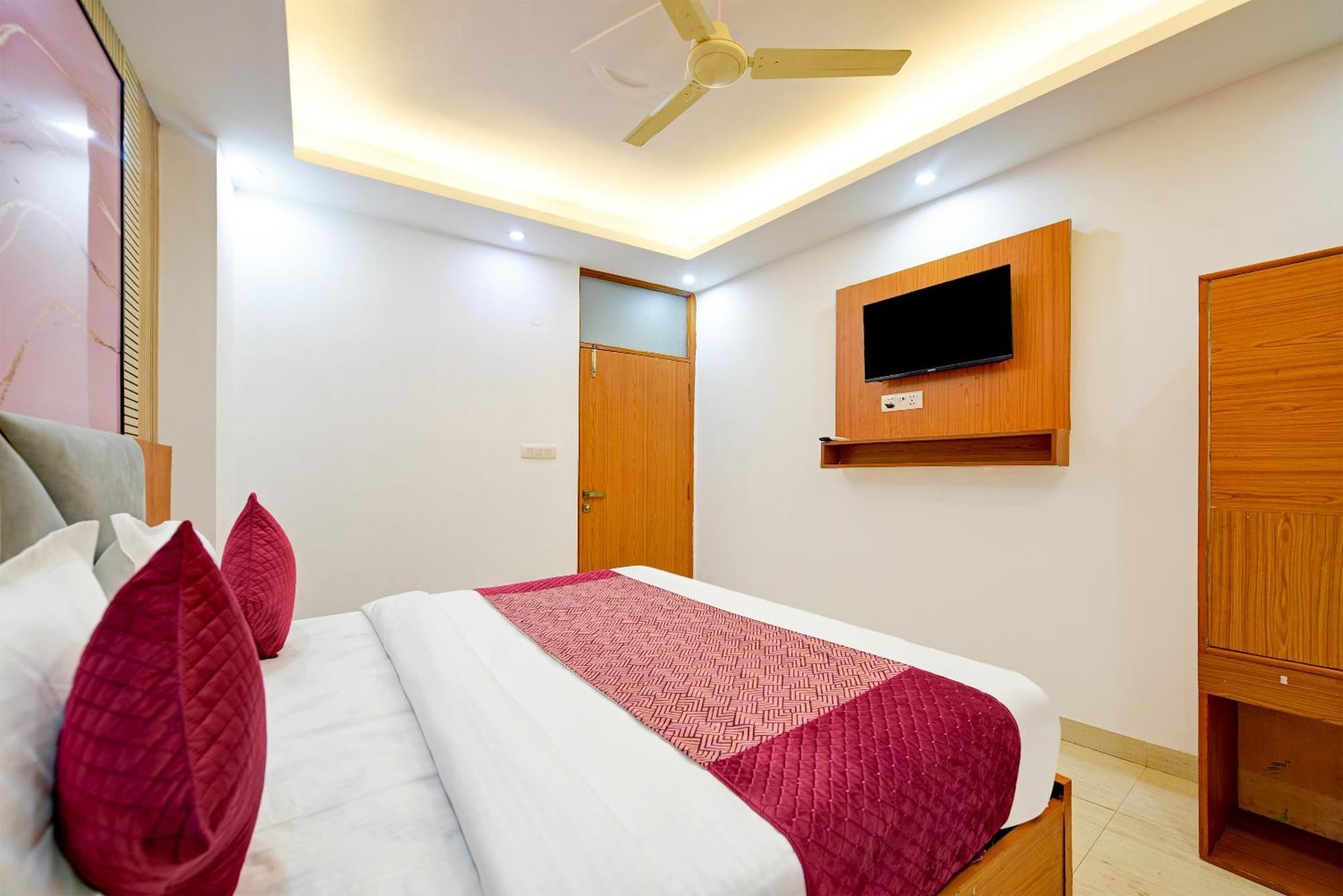 Airport Hotel Kiara - New Delhi Airport Exteriör bild