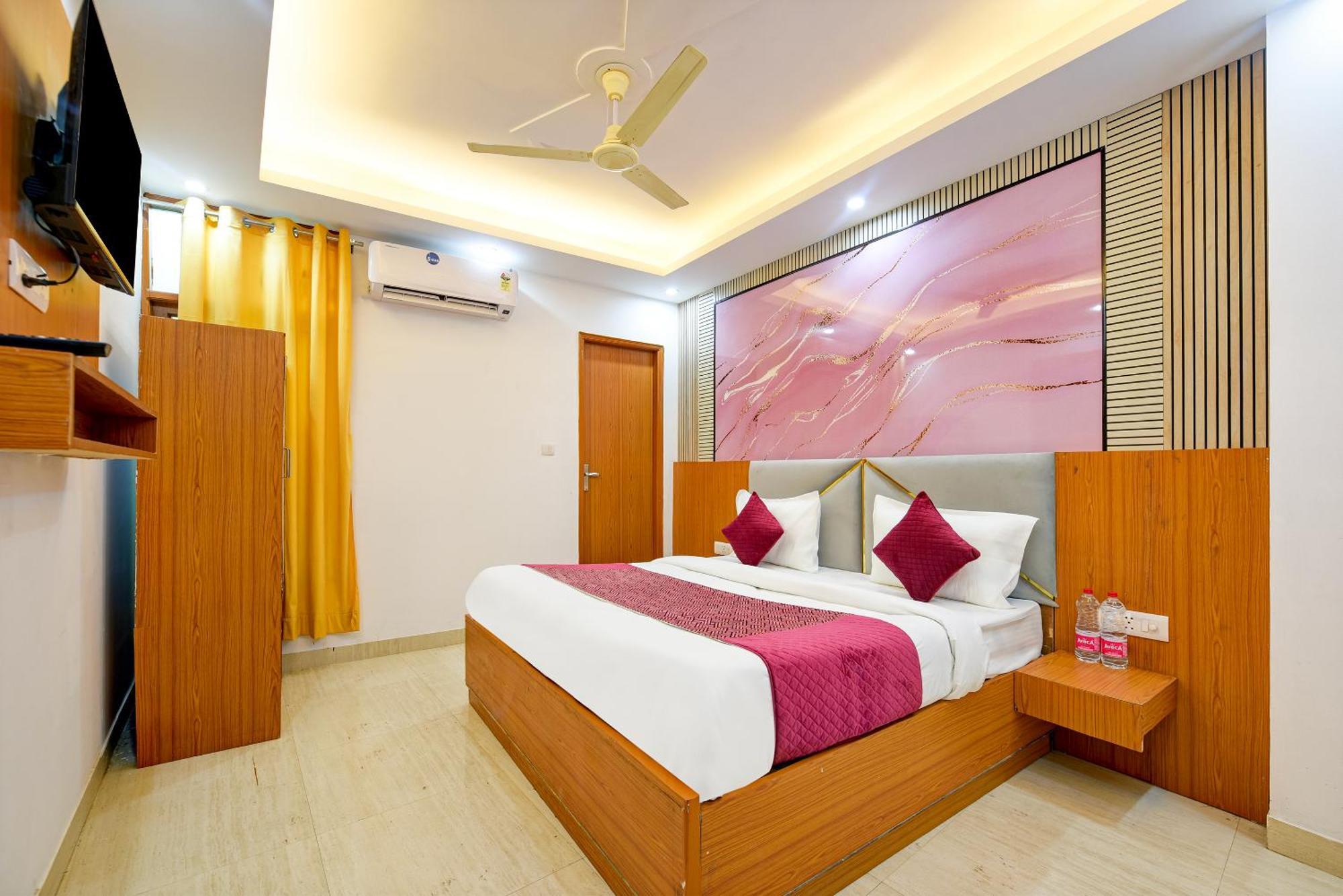 Airport Hotel Kiara - New Delhi Airport Exteriör bild