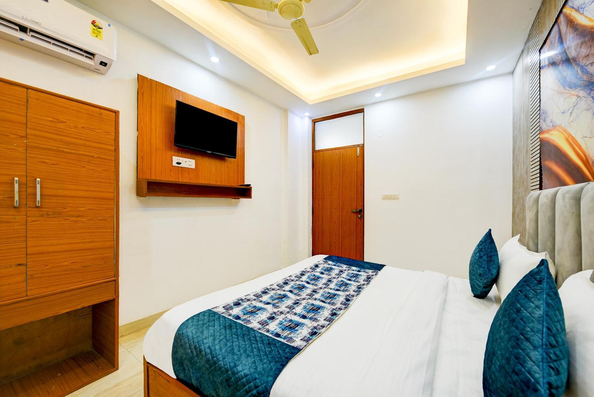 Airport Hotel Kiara - New Delhi Airport Exteriör bild