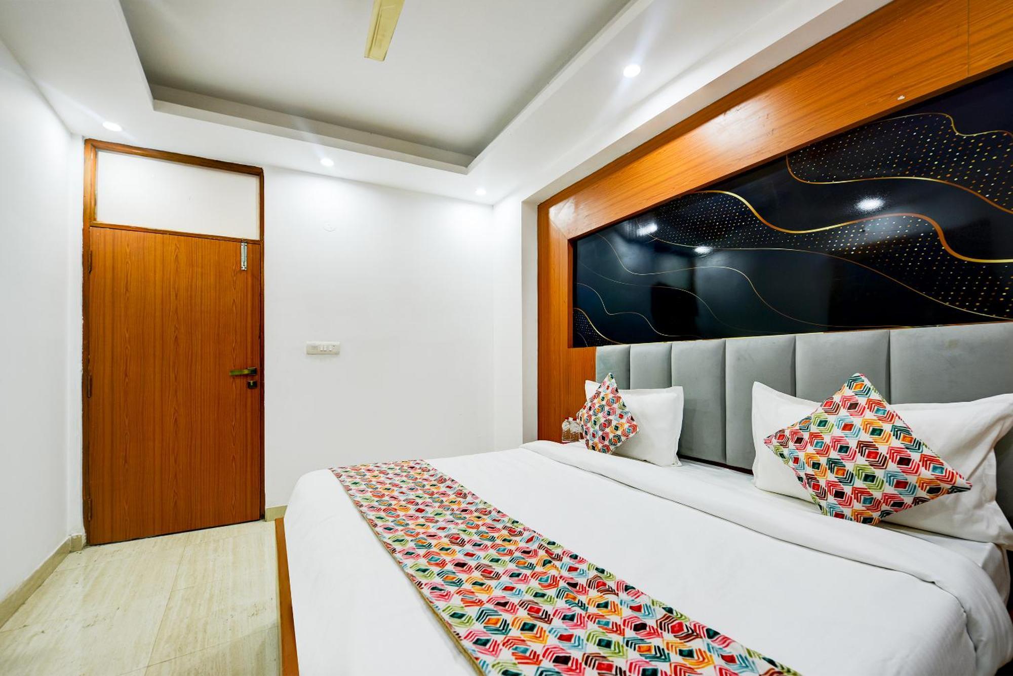 Airport Hotel Kiara - New Delhi Airport Exteriör bild