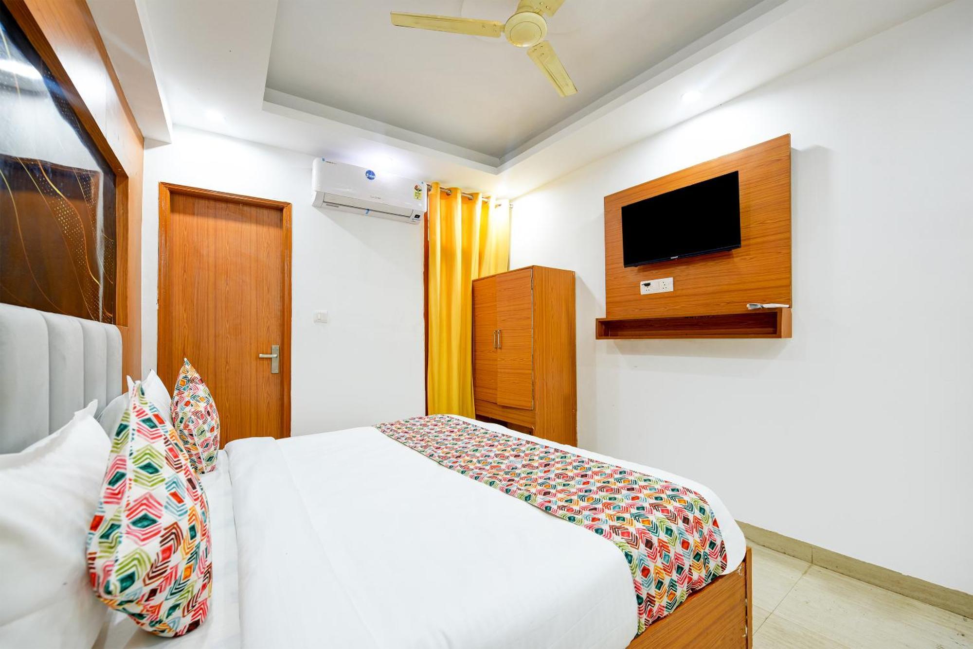Airport Hotel Kiara - New Delhi Airport Exteriör bild
