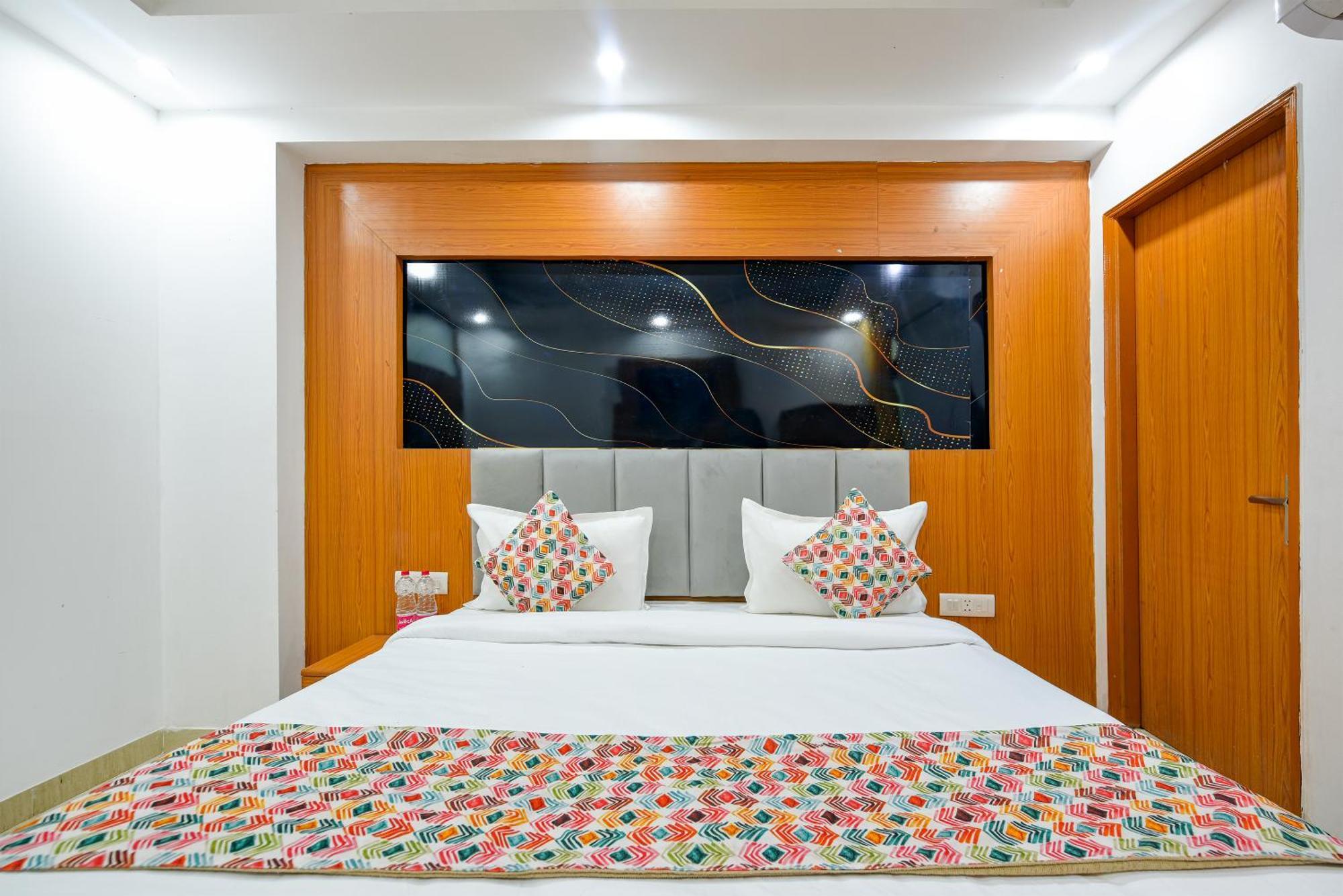 Airport Hotel Kiara - New Delhi Airport Exteriör bild