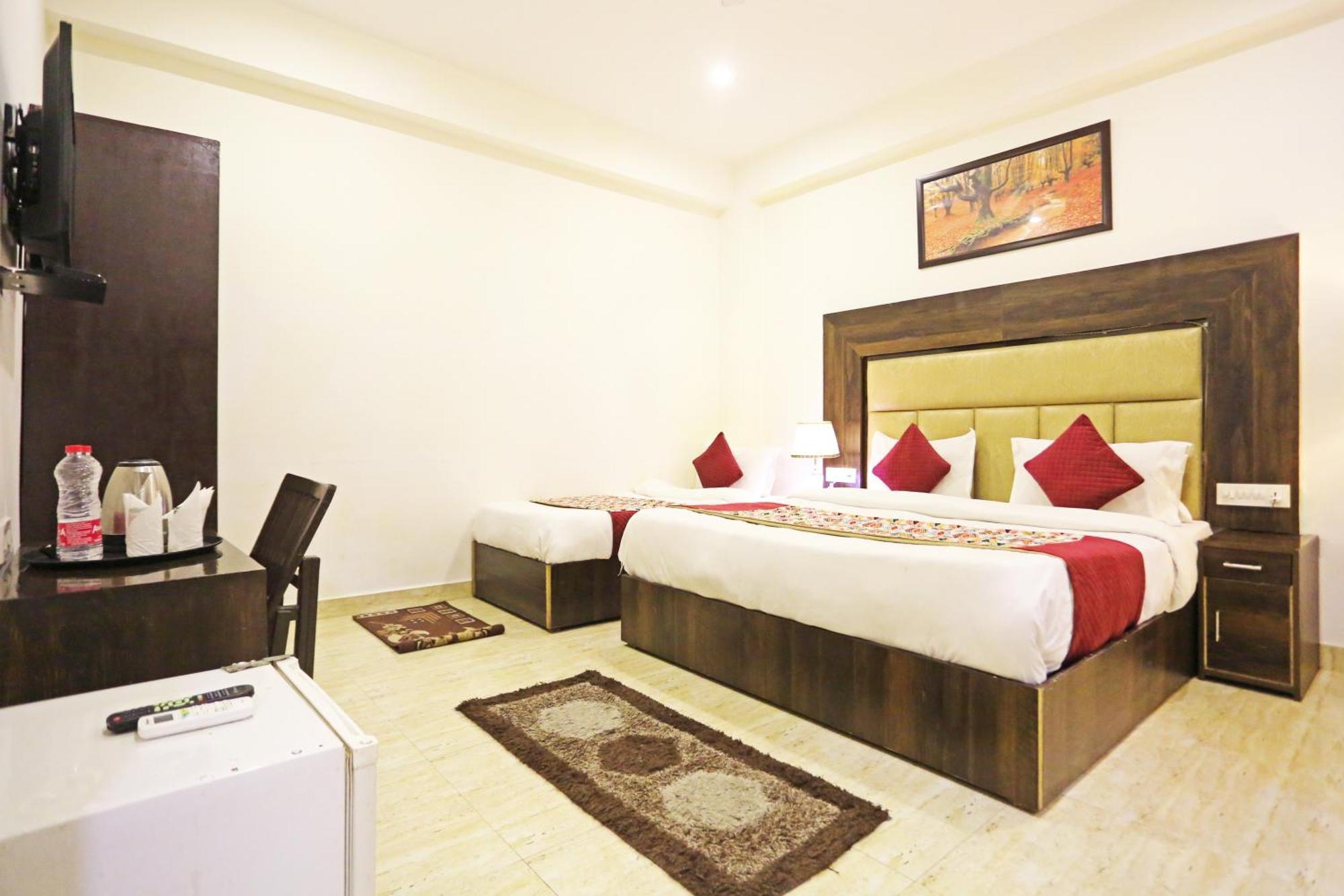 Airport Hotel Kiara - New Delhi Airport Exteriör bild