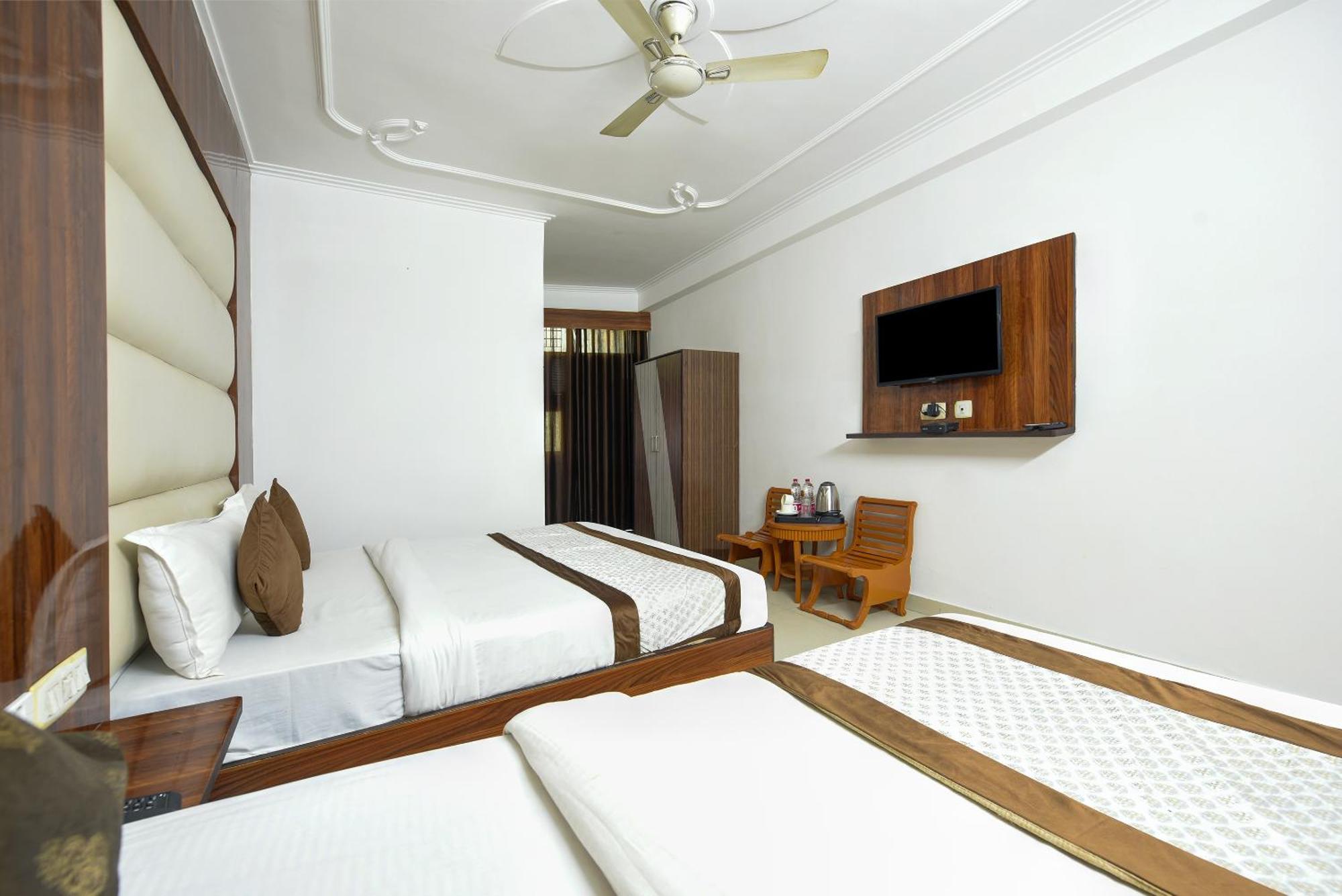 Airport Hotel Kiara - New Delhi Airport Exteriör bild