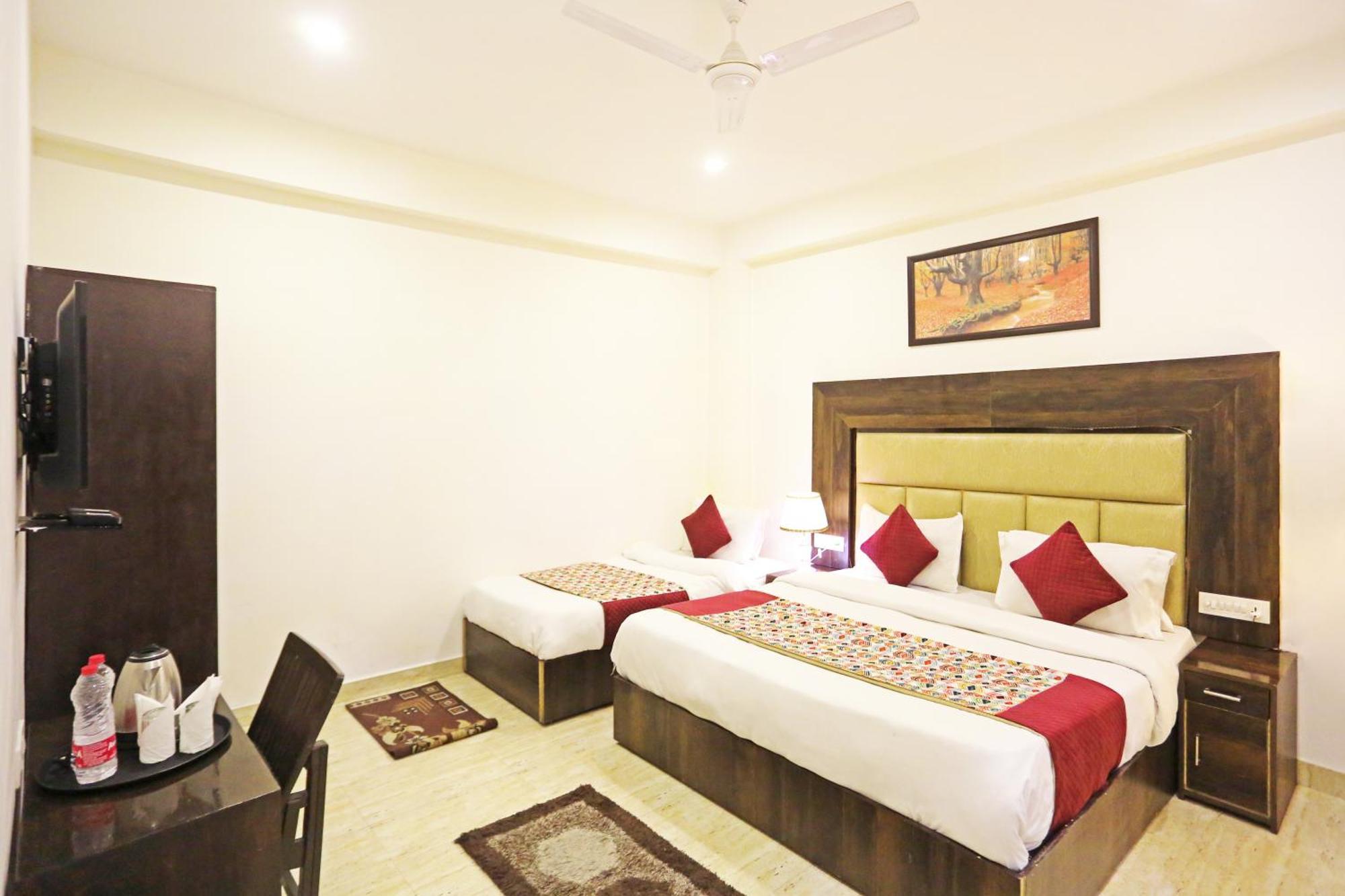 Airport Hotel Kiara - New Delhi Airport Exteriör bild
