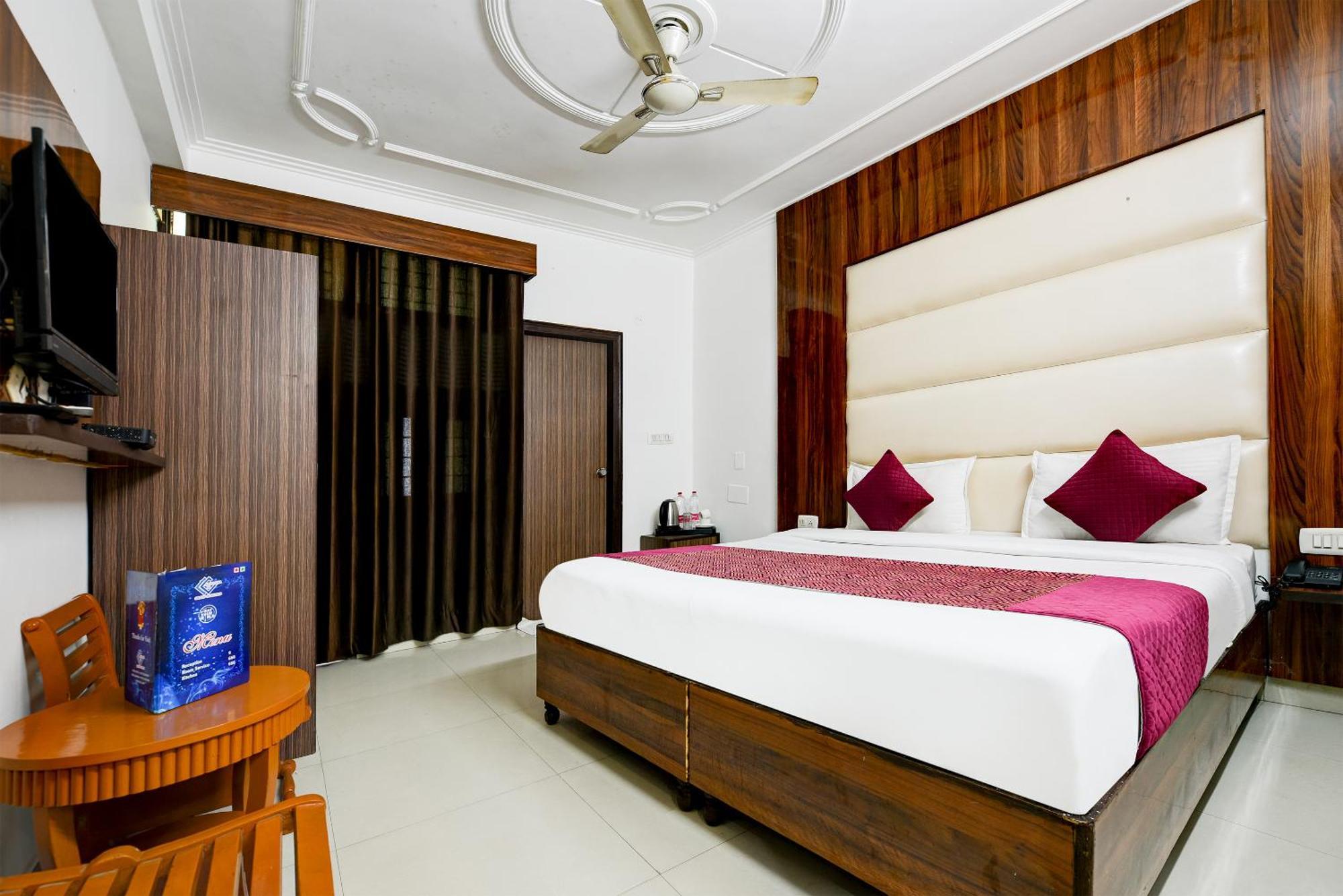 Airport Hotel Kiara - New Delhi Airport Exteriör bild