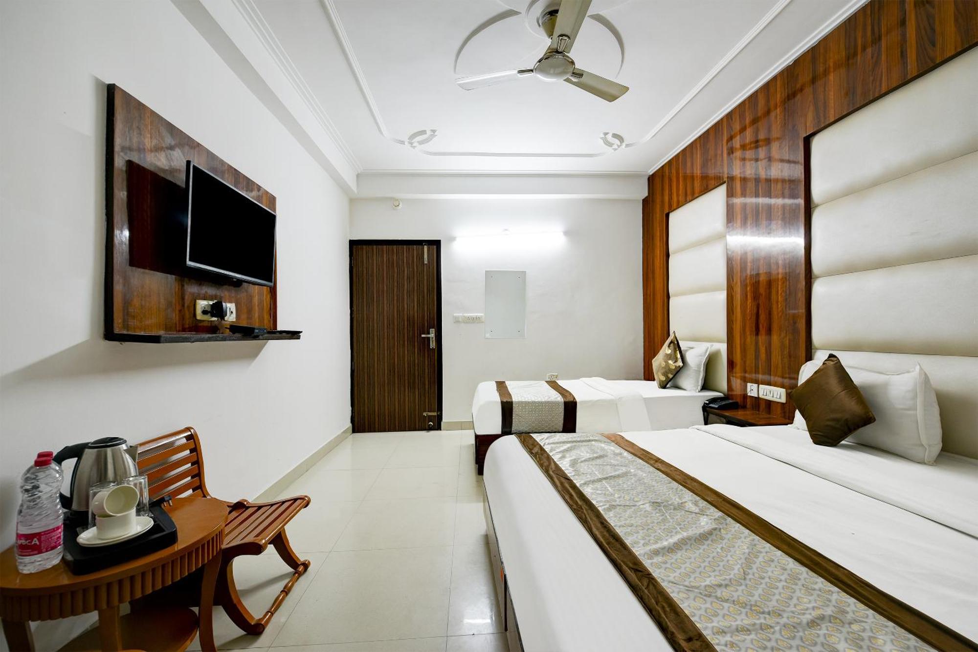Airport Hotel Kiara - New Delhi Airport Exteriör bild