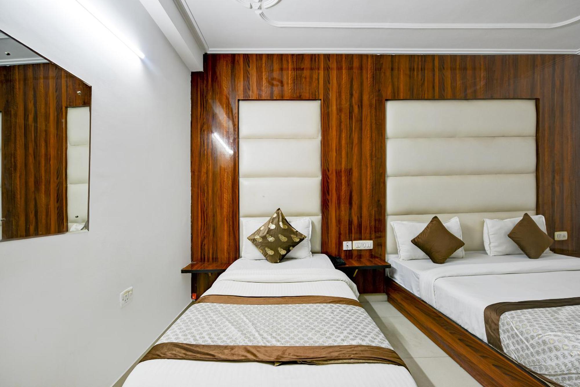 Airport Hotel Kiara - New Delhi Airport Exteriör bild