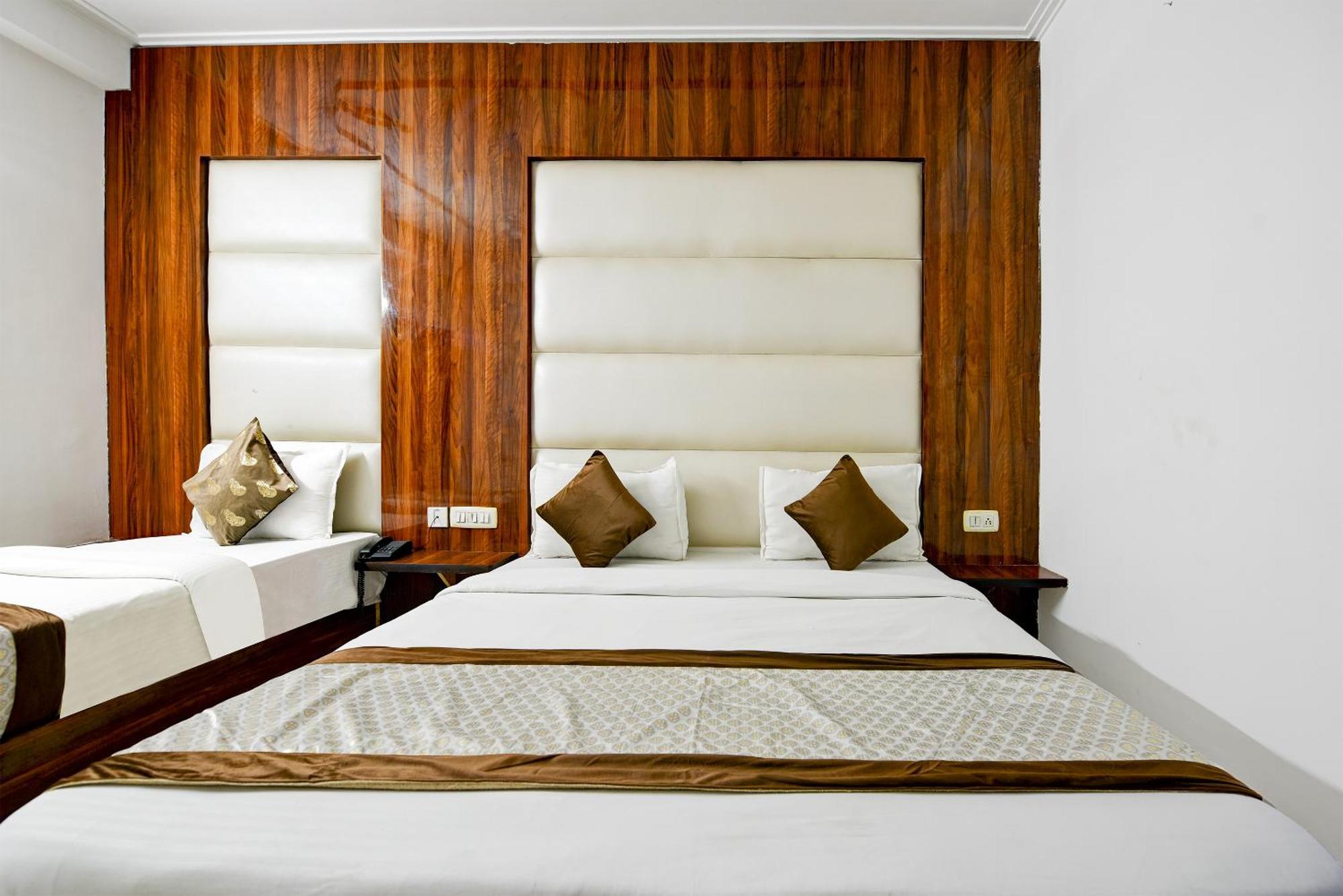 Airport Hotel Kiara - New Delhi Airport Exteriör bild