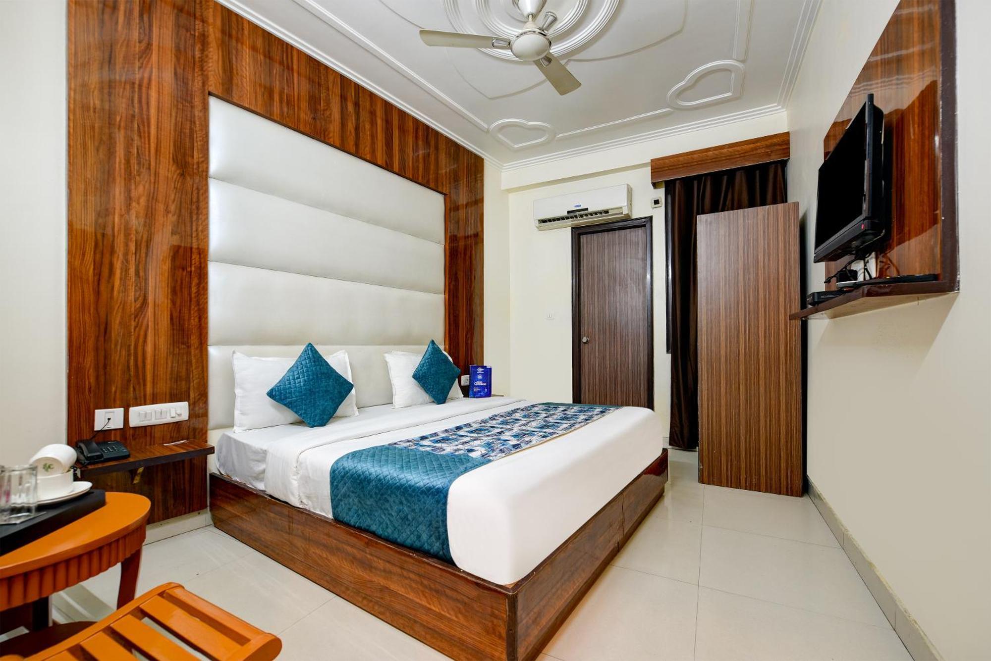 Airport Hotel Kiara - New Delhi Airport Exteriör bild