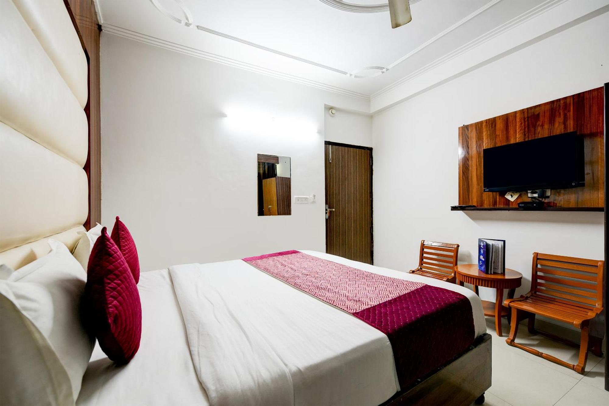 Airport Hotel Kiara - New Delhi Airport Exteriör bild