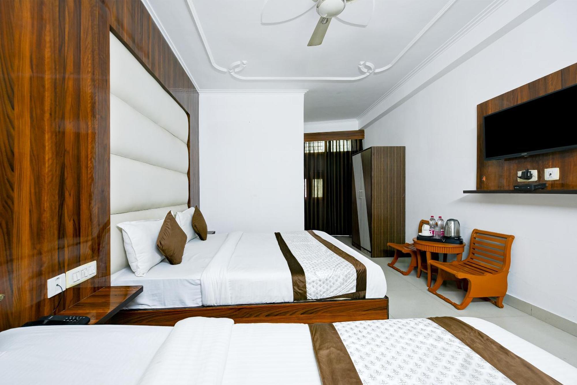 Airport Hotel Kiara - New Delhi Airport Exteriör bild