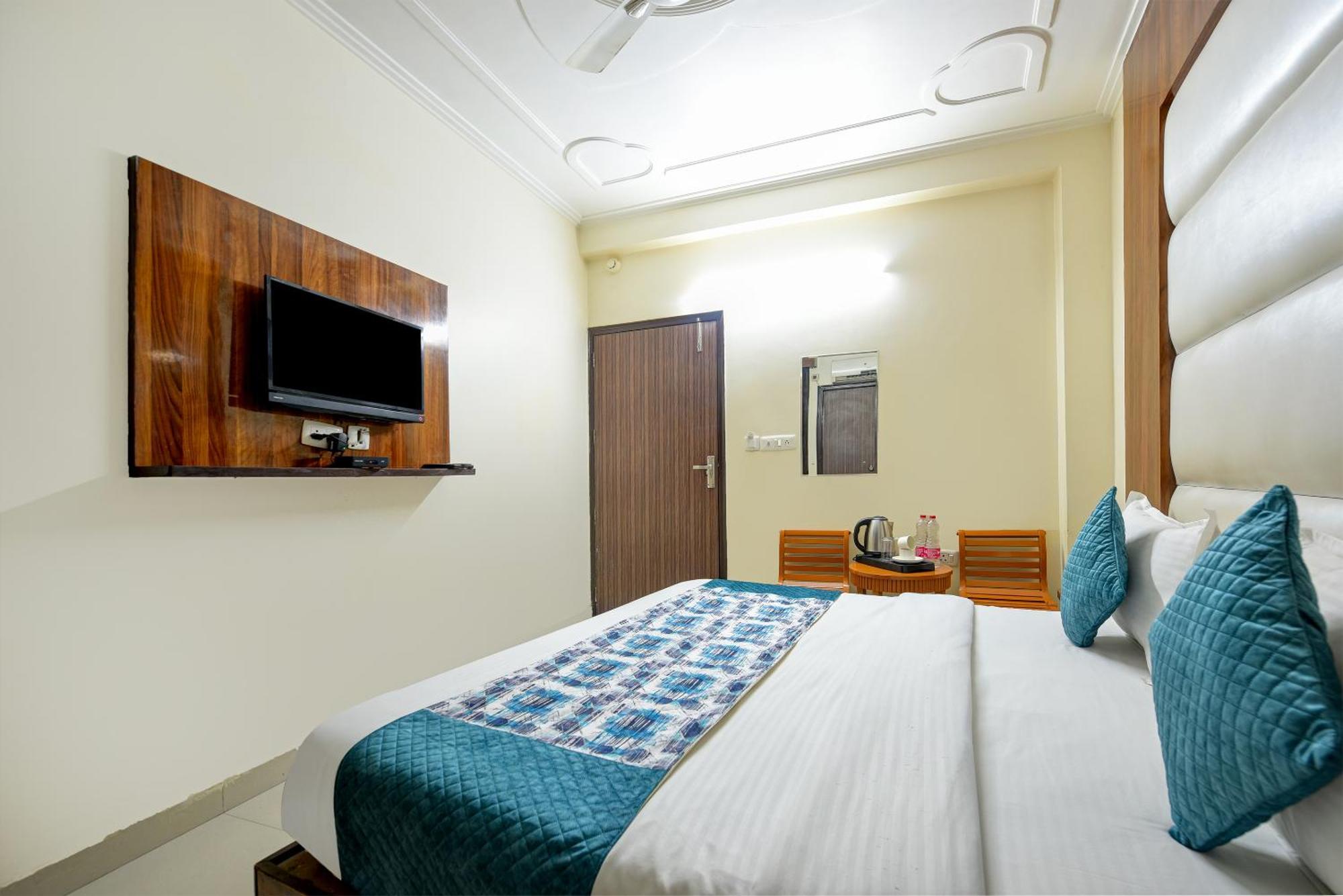 Airport Hotel Kiara - New Delhi Airport Exteriör bild