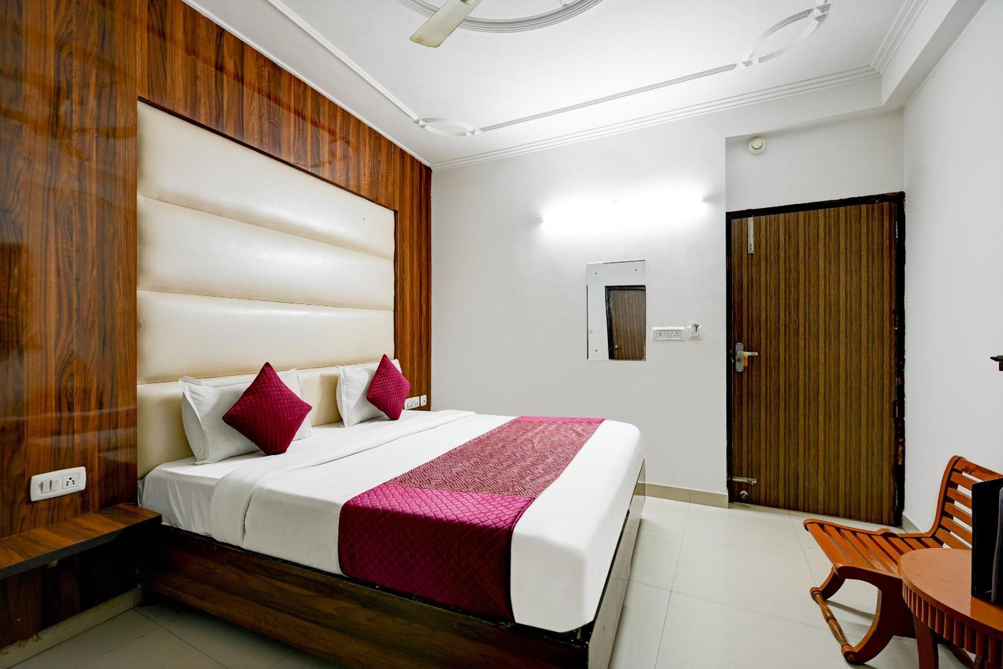 Airport Hotel Kiara - New Delhi Airport Exteriör bild