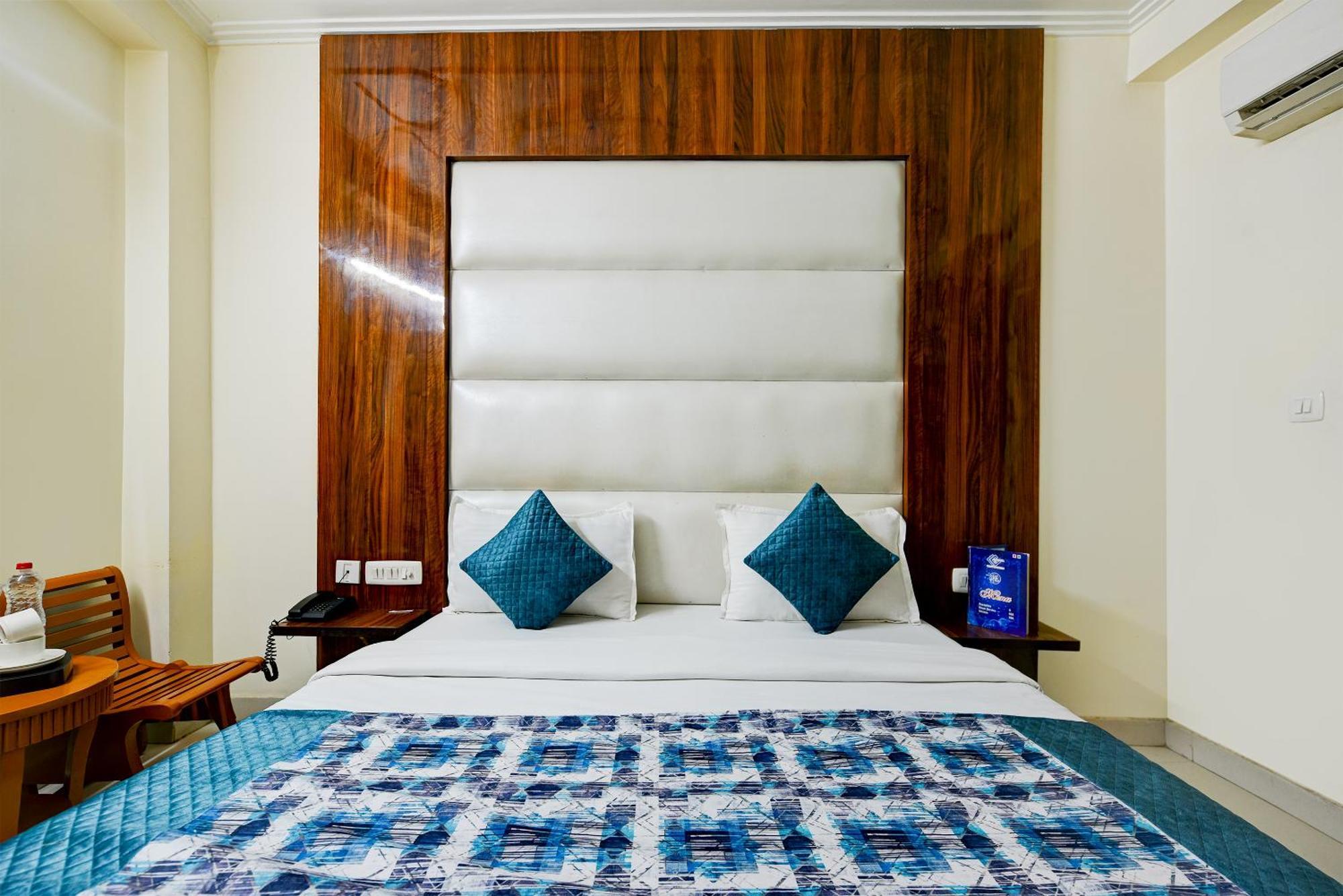 Airport Hotel Kiara - New Delhi Airport Exteriör bild