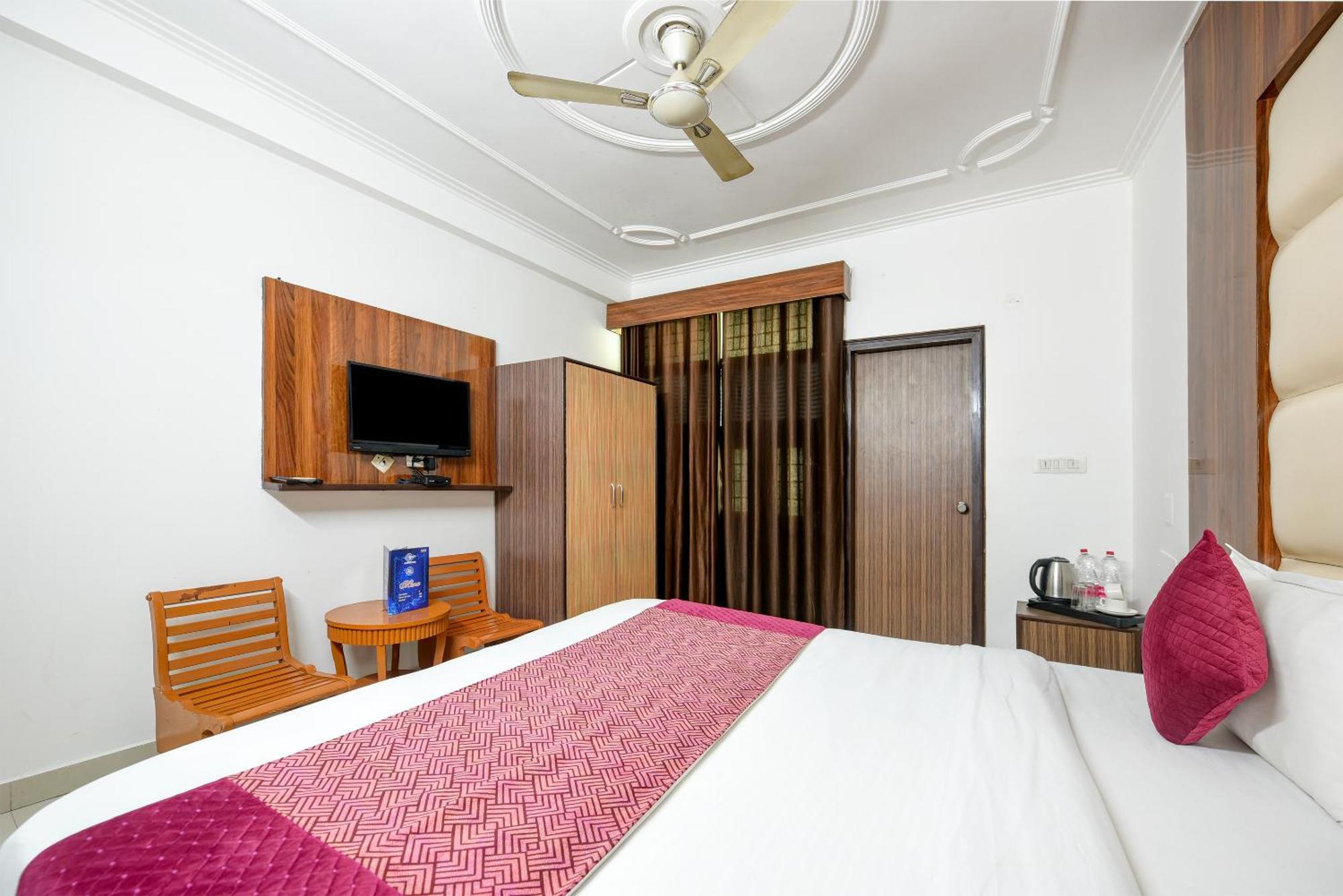 Airport Hotel Kiara - New Delhi Airport Exteriör bild