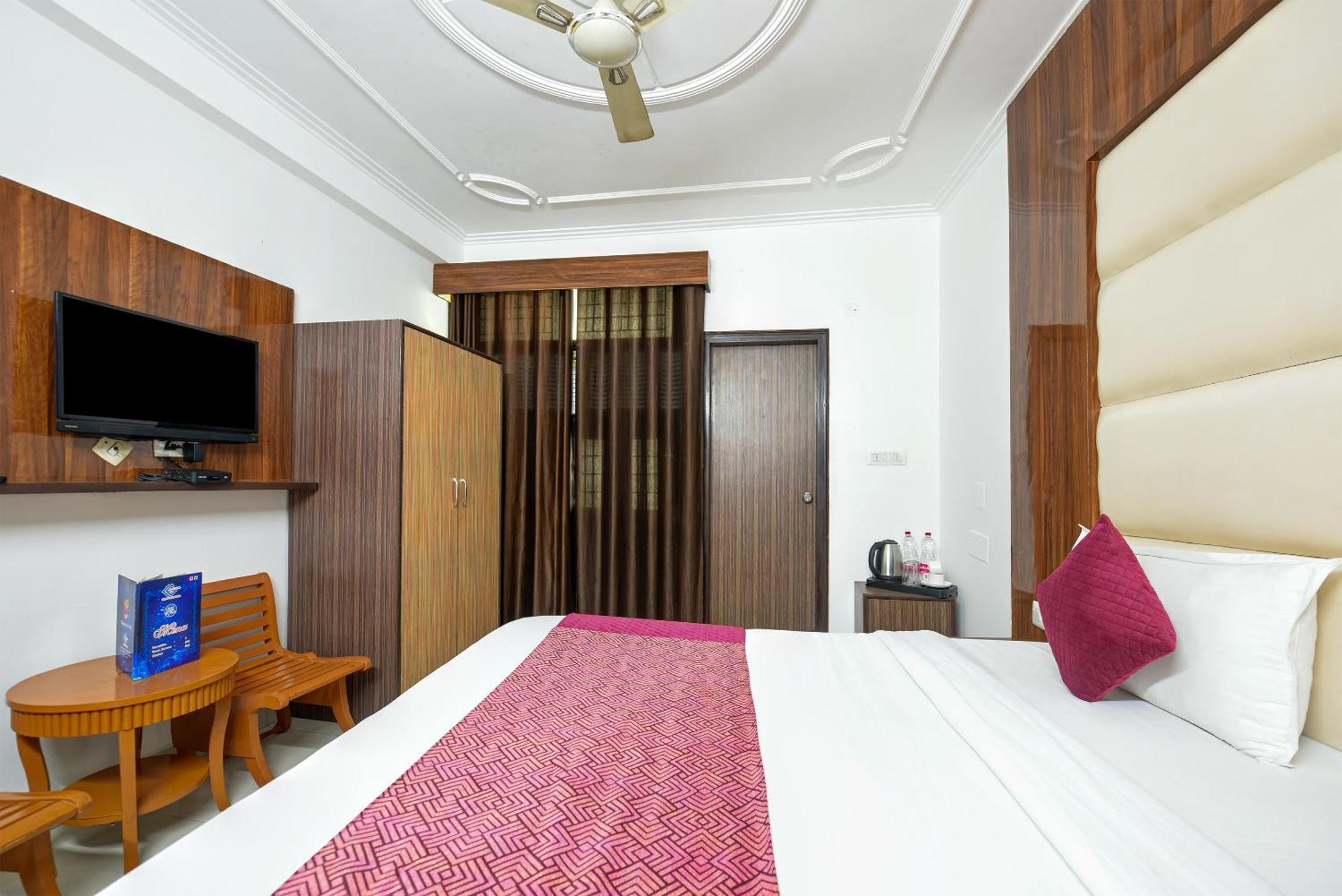 Airport Hotel Kiara - New Delhi Airport Exteriör bild