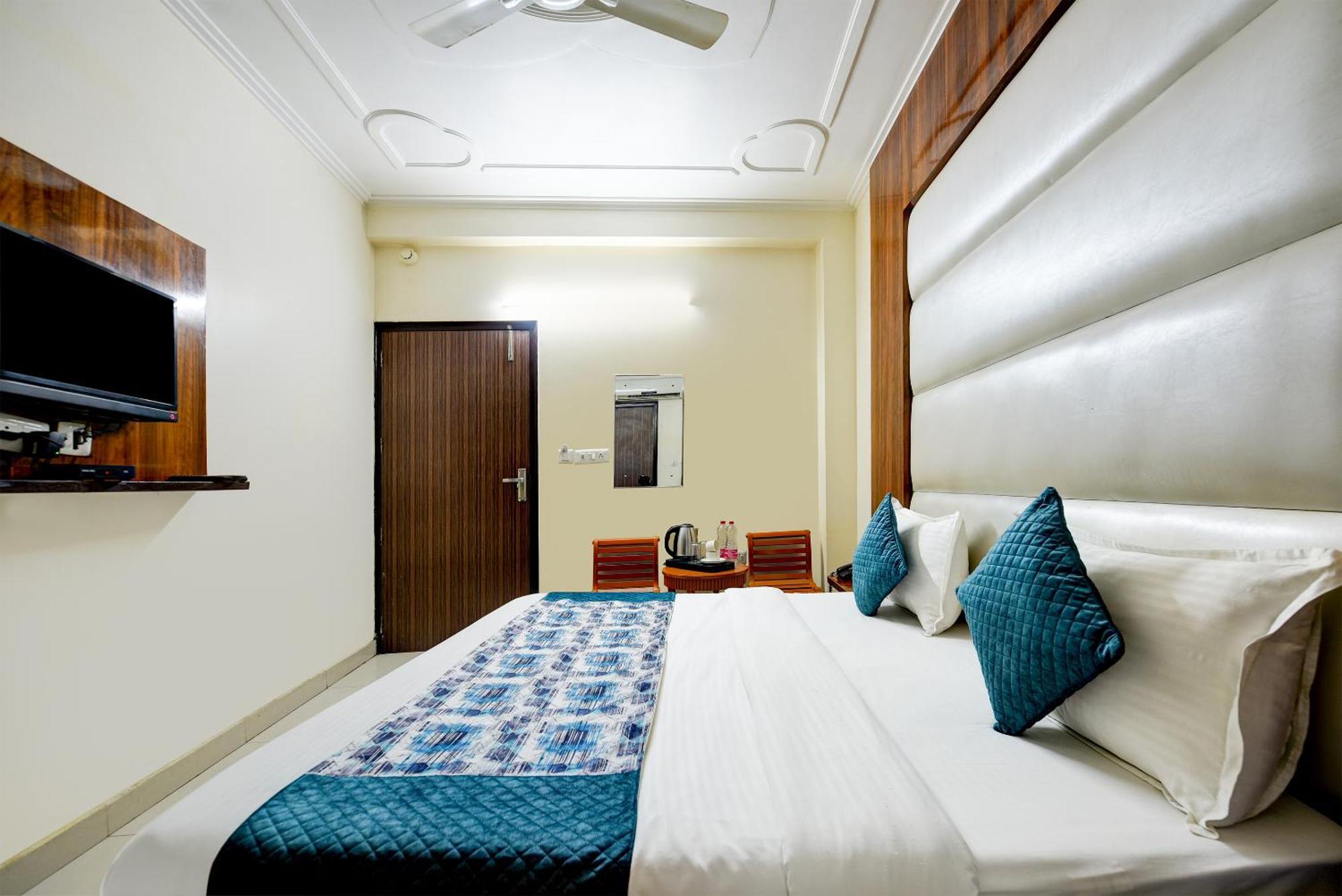 Airport Hotel Kiara - New Delhi Airport Exteriör bild